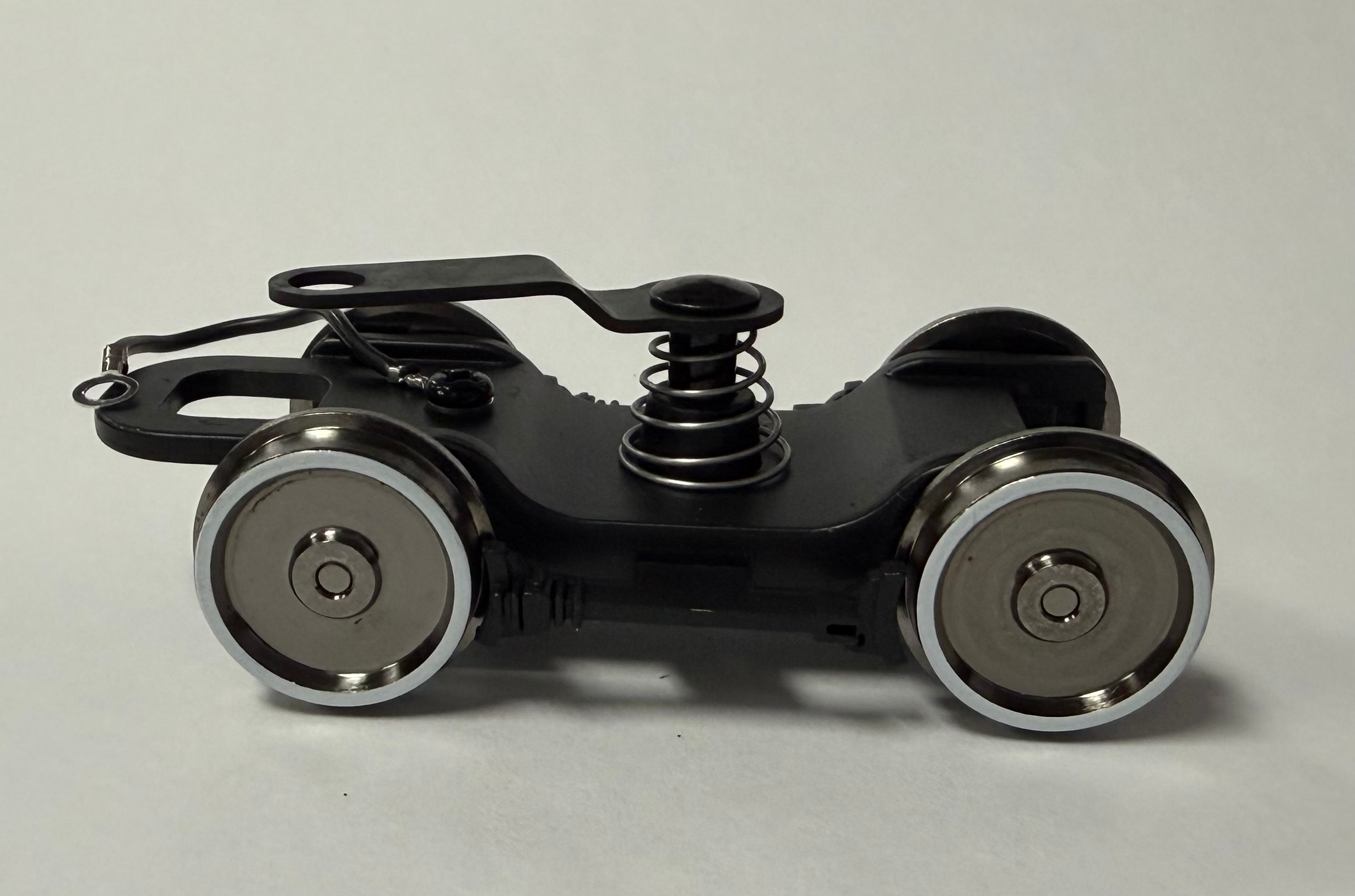 SCALE / PILOT TRUCK / BLACK W/ WHITEWALLS